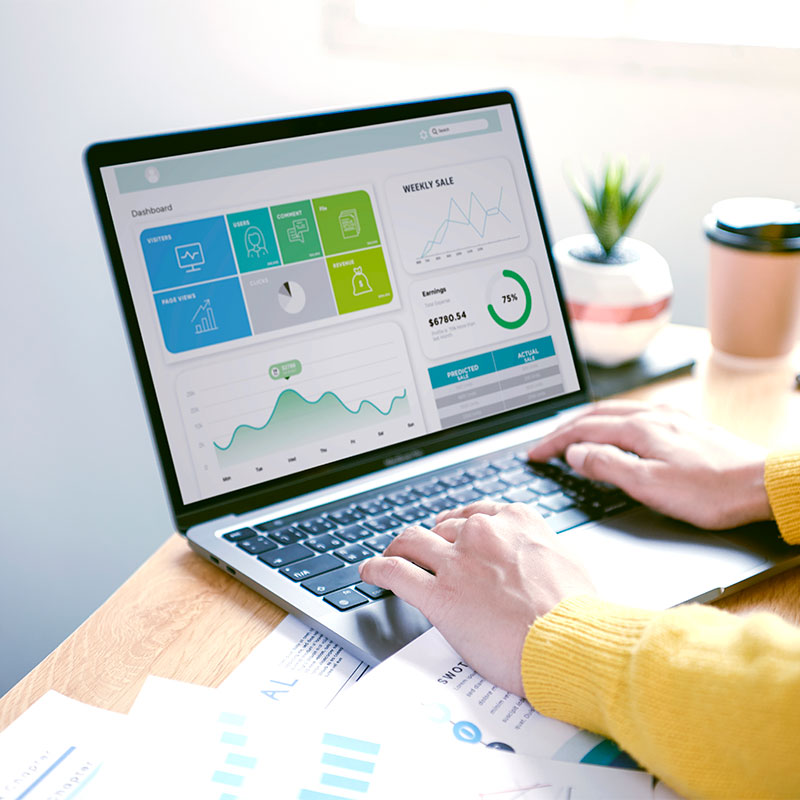 Businesspeople working in finance and accounting Analyze financi